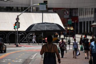 com-calor-recorde,-consumo-de-agua-dispara-e-estado-reforca-medidas-preventivas