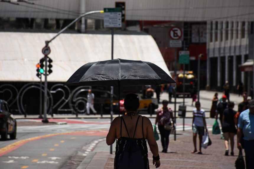 com-calor-recorde,-consumo-de-agua-dispara-e-estado-reforca-medidas-preventivas