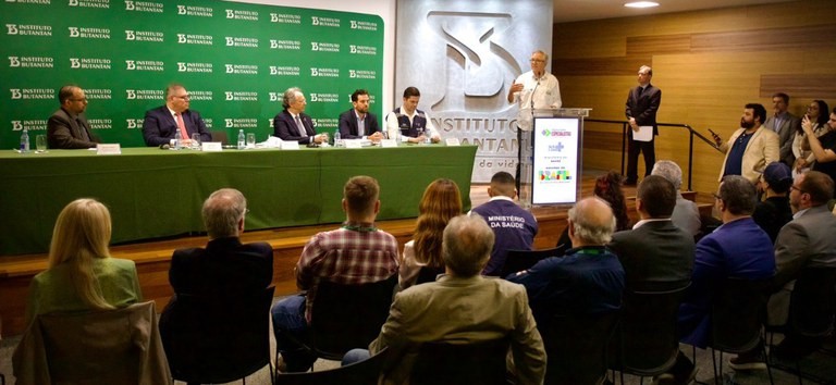 instituto-butantan-entrega-primeiras-doses-de-vacina-contra-a-dengue-ao-ministerio-da-saude