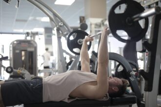 por-que-um-palavrao-pode-ajudar-a-ir-um-pouco-alem-no-exercicio-fisico,-segundo-a-psicologia