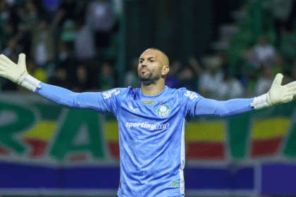 gremio-acerta-com-weverton-apos-liberacao-do-palmeiras