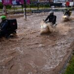 chuva-em-sao-paulo-provoca-transbordamento-de-corregos-e-alagamentos