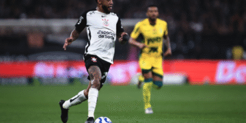 postura-de-martinez-em-meio-a-demora-para-voltar-ao-corinthians-gera-aborrecimento