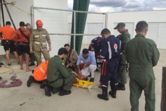 funcionario-cai-em-cisterna-de-4-metros-no-aeroporto-de-sobral;-veja-video-do-resgate