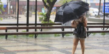 cidades-cearenses-seguem-sob-aviso-de-chuvas-intensas-nesta-quinta-feira-(29);-veja-lista