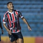 ferroviario-vence-o-iguatu-e-garante-vaga-nas-semifinais-do-cearense-2026