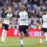 corinthians-bate-bragantino-e-vence-a-primeira-no-brasileirao