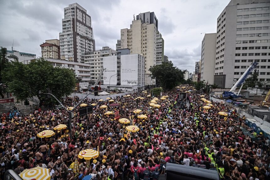 pos-carnaval:-mais-de-100-blocos-agitam-as-ruas-de-sp-neste-fim-de-semana