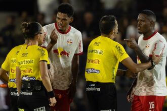 ‘nao-pode-botar-mulher-para-apitar’,-diz-jogador-do-bragantino-apos-derrota-para-o-sao-paulo