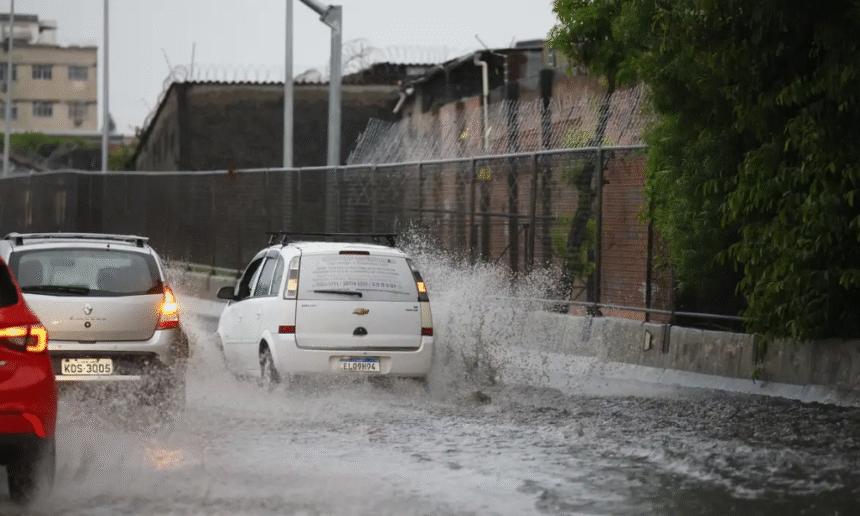 temporal-atinge-o-rj-e-coloca-cidades-em-alerta-extremo
