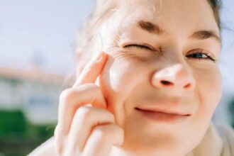 tomar-colageno-mantem-elasticidade-da-pele,-mas-nao-previne-rugas,-mostra-estudo