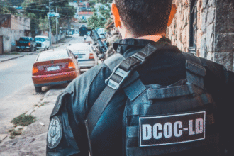 operacao-contra-o-cv-mira-familia-de-marcinho-vp;-mae-de-oruam-esta-foragida