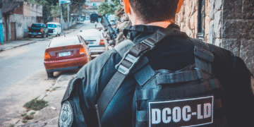 operacao-contra-o-cv-mira-familia-de-marcinho-vp;-mae-de-oruam-esta-foragida