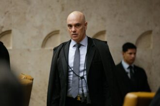 moraes-retrocede-e-nega-que-bolsonaro-receba-assessor-de-trump-na-prisao