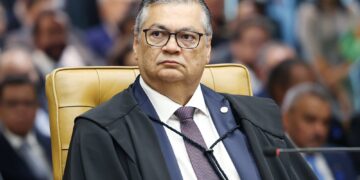 blogueiro-acusado-de-perseguir-dino-fica-em-silencio-durante-depoimento-a-pf