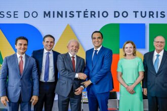 guerra-entre-eua-e-ira-comeca-a-afetar-turismo-internacional-no-brasil