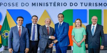 guerra-entre-eua-e-ira-comeca-a-afetar-turismo-internacional-no-brasil