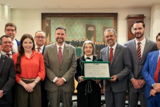 ministra-carmen-lucia-recebe-titulo-de-cidadania-cearense-na-alece