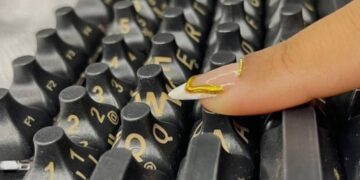 teclado-inovador-facilita-digitacao-para-quem-tem-unhas-longas