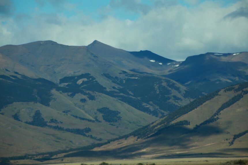 o-refugio-de-silencio-nas-montanhas-e-vielas-do-interior-brasileiro