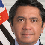 senador-tenta-fugir-de-abordagem-policial-com-carro-irregular;-veja-video