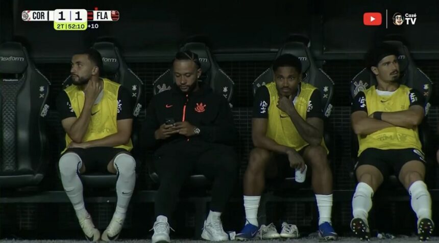 memphis-e-denunciado-e-pode-ser-suspenso-por-uso-de-celular-no-banco