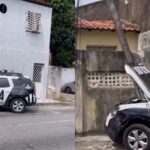 viatura-da-pm-derruba-poste-em-frente-a-residencia-durante-perseguicao-a-suspeito,-em-fortaleza
