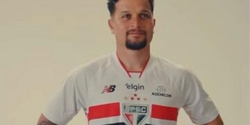 artur-exalta-companheiros-e-torcida-na-chegada-ao-sao-paulo-e-faz-1o-treino