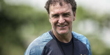 Após demissão de Vojvoda, Santos anuncia a contratação do técnico Cuca