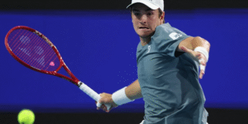 João Fonseca perde para Alcaraz, nº 1 do mundo, e é eliminado em Miami