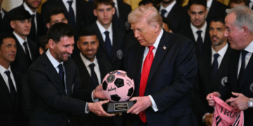 Trump recebe Messi na Casa Branca e questiona: ‘Quem é melhor: ele ou Pelé?’